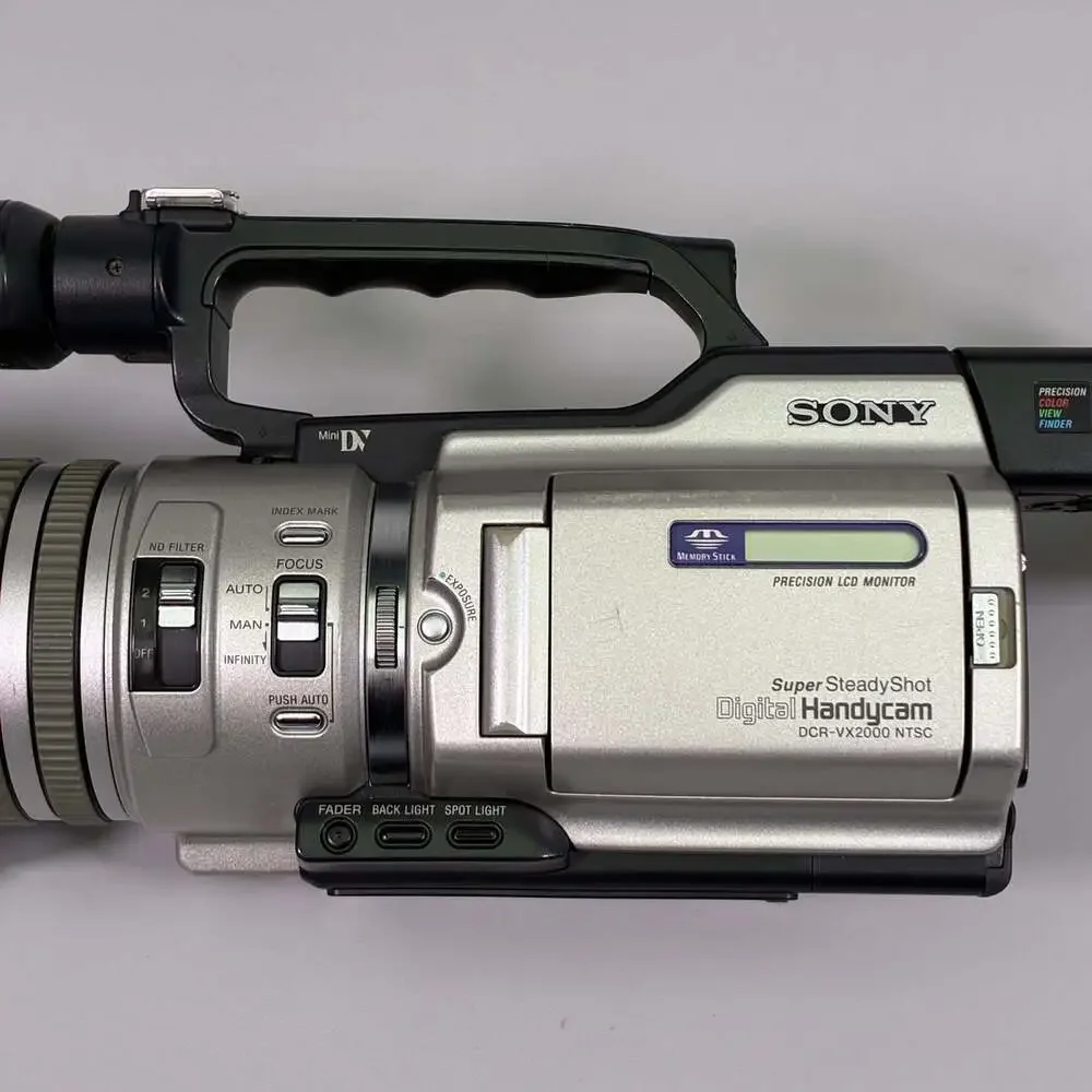Sony DCR-VX2000 3CCD MiniDV Digital Handycam Camcorder with Accessories